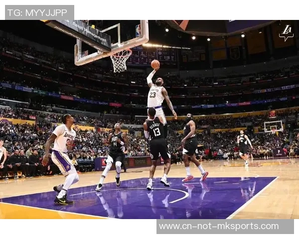 12月23日NBA快船与湖人激战回顾精彩瞬间与球员表现分析 12月23日NBA快船与湖人激战回顾精彩瞬间与球员表现分析